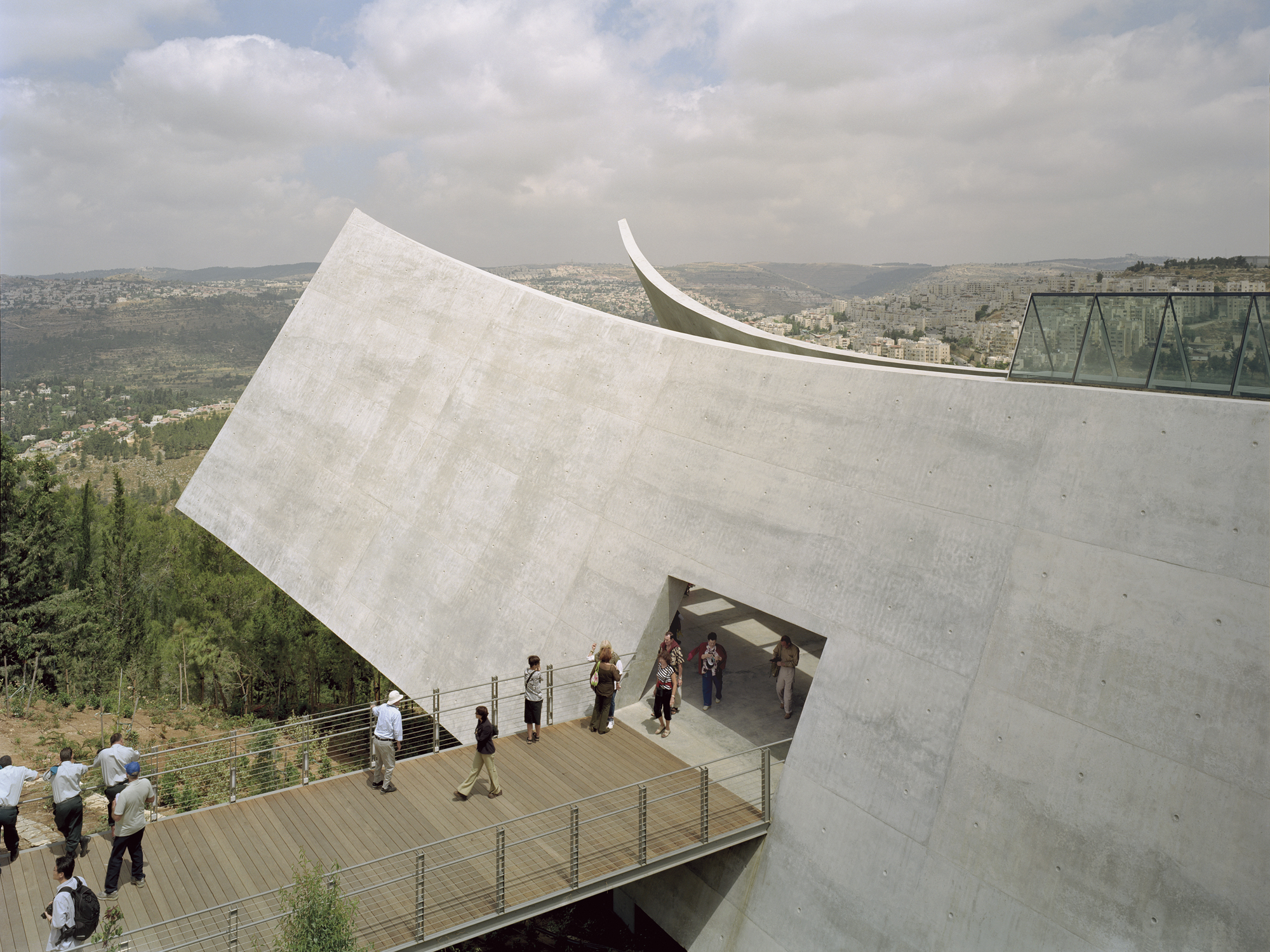 Yad Vashem Moshe Safdie アートブック 81alxIAMYvL.jpg_BO30,255,255,